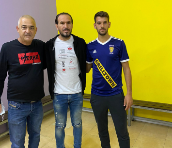 בכר במעמד החתימה