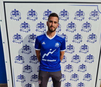 שפייר במדים הכחולים