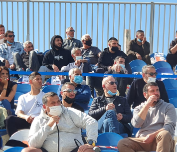 יותר מעניין ביציע