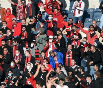 הקהל של הפועל ירושלים בעננים (ברני ארדוב)