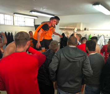 החגיגות בחדר ההלבשה בערד לאחר הניצחון (פייסבוק מכבי ערד תמר)