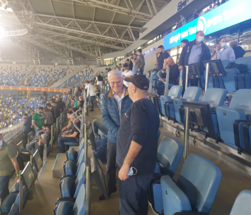 שני הנשיאים ביציע הכבוד.. שחר וזאהר (צילום: דוברות המועדון)