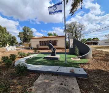 המורשת שלא עוזבת