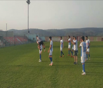 שחקני שפרעם חוגגים (צילום: מרעי חוג'יראת)