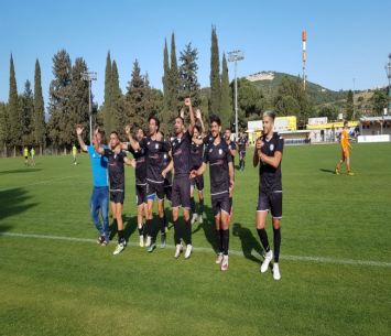 שחקני כרמיאל חוגגים (דף הפייסבוק של הפועל כרמיאל)