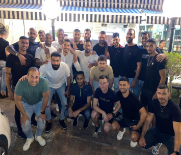 מגובשים ומוכנים. שחקני נווה שאנן (צילום: דוברות המועדון / אדיר יזירף)