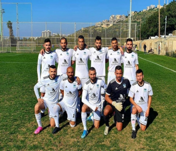 עונה מדהימה! שחקני כפר קרע (צילום: דף הפייסבוק של המועדון)