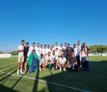 חוגגים עלייה מדהימה לליגה ב'. שחקני עוספיה (דוברות מכבי עוספיה-ויסאם גוטאני)