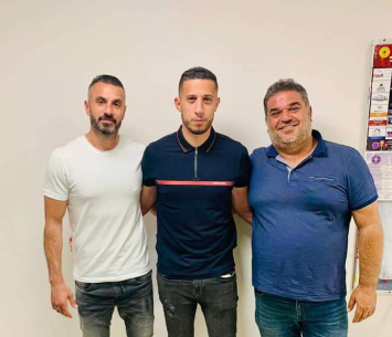 עזהם במעמד החתימה