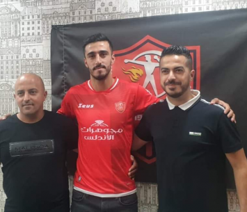 מחאג'נה במעמד החתימה