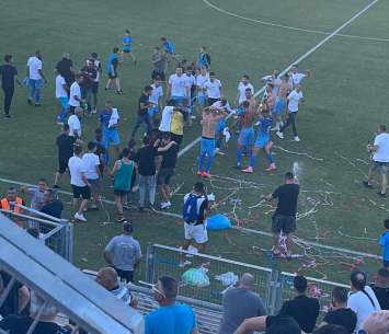 רגעי השמחה בסיום. שחקני נשר