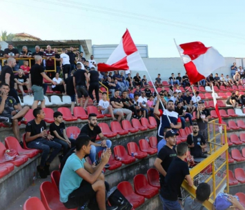 חוזרים לליגה ב', הקהל של דיר חנא (צילום: מראם חלאילה)