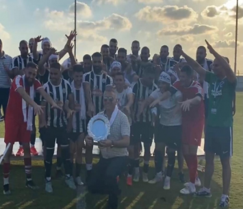 שחקני ג'דידה חוגגים בסוף המשחק 