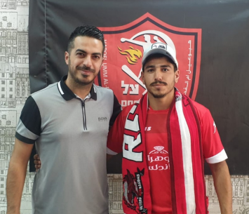 אלביליה במעמד החתימה