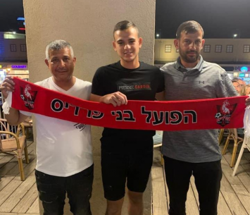 בן לולו במעמד החתימה