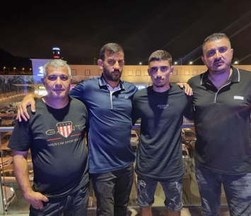 מלכה במעמד החתימה