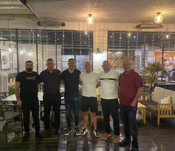 נחמני במעמד החתימה