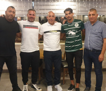 מרום במעמד החתימה