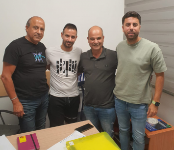 סבג במעמד החתימה