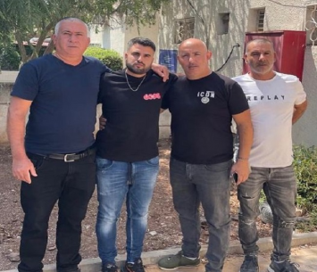 נשאר. ביטון