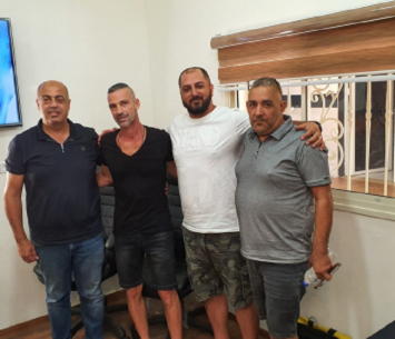 בקיץ שעבר עוד היו חיוכים. כהן וההנהלה בדבוריה