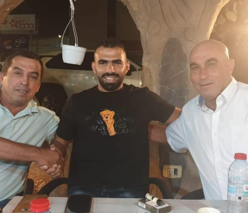 עואד במעמד החתימה