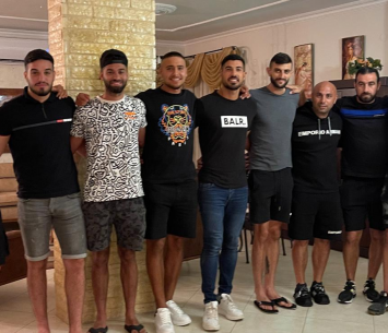 קאסם במעמד החתימה