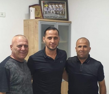 כרים במעמד החתימה