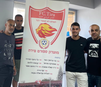 קלמרו במעמד החתימה