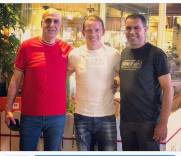 השחקן במעמד החתימה