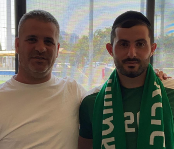 פלזנטל במעמד החתימה