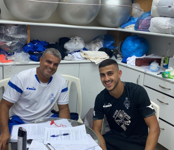 קטר במעמד החתימה