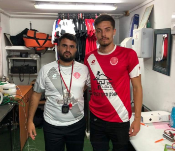 קוזנצוב במעמד החתימה 