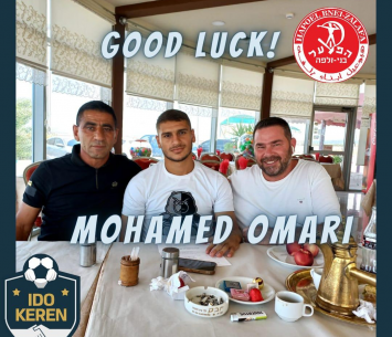 עומרי במעמד החתימה