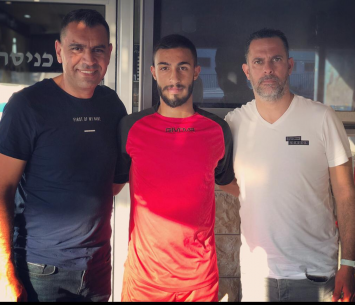 מחאמיד במעמד החתימה