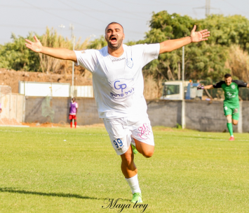 פתח בסערה. לוי (צילום: מאיה לוי)