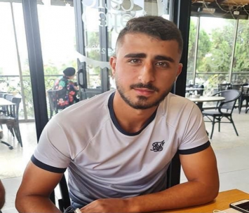 אבו יונס במעמד החתימה