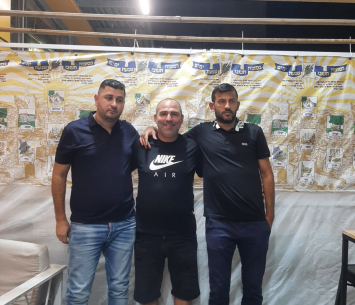 ניסטל במעמד החתימה