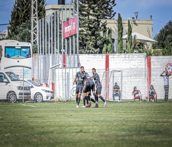 חוגגים ניצחון גדול. שחקני כאוכב (צילום: נזיה סולטאן)