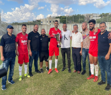 חוגגים זכייה בגביע. (צילום: אחווה כפר מנדא)