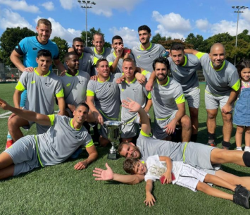 בני הרצליה עם הגביע (פייסבוק בני הרצליה)