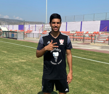 גיבור המשחק. ניר עזריה (דוניא גנטוס)