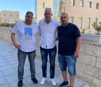 מאמין בקבוצה וההנהלה. זוהר