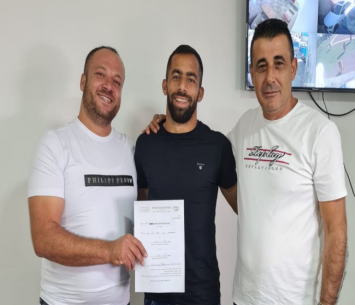 עואד במעמד החתימה 