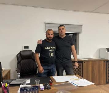 נעים במעמד החתימה 