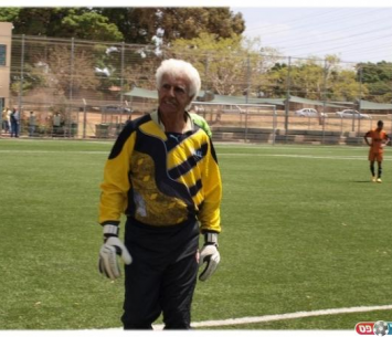 נכנע למשה חוגג. יצחק חייק (אלון יהודיוף)