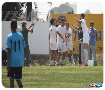ימים שמחים בעבר. שחקני מודיעין