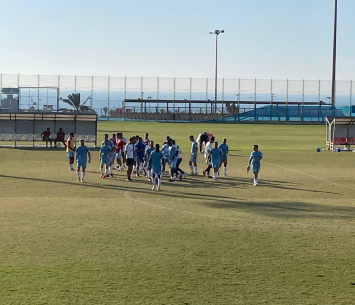 הצגה גדולה. שחקני רובי שפירא (צילום: דוברות המועדון)