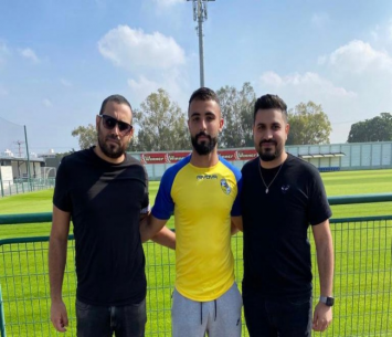 בן שטרית במעמד החתימה