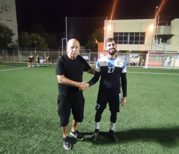 חננייב לצד הדובר אלברט זנאפט